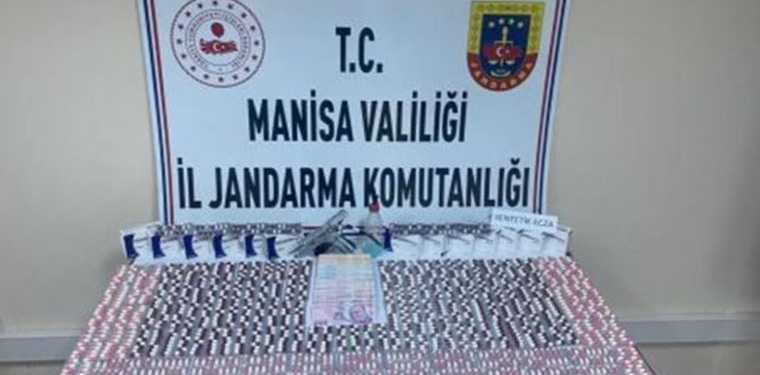 Manisa’da 3 ayrı adrese uyuşturucu baskını: 4 gözaltı