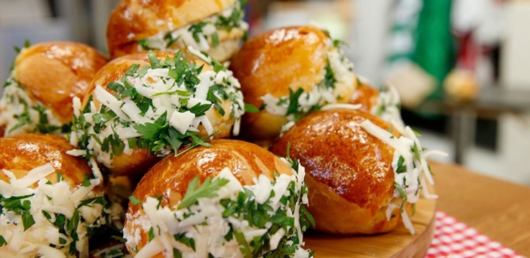 Sabah kahvaltılarının vazgeçilmezi Sakallı mini poğaçalar!